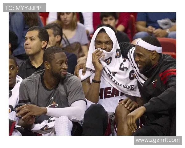 热火与山猫激战正酣球员们展现出色技艺与团队合作精神 热火与山猫激战正酣球员们展现出色技艺与团队合作精神